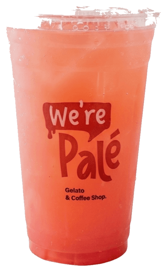 Una soda italiana rosada en un vaso transparente con el mensaje “We're Palé”